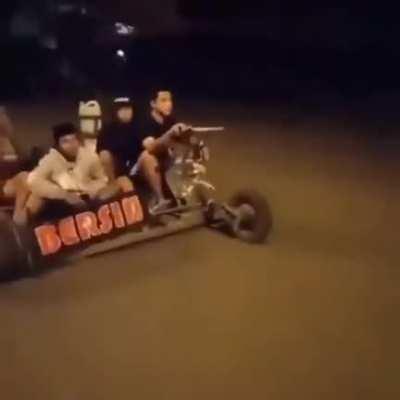 eu e os casinhas indo ver a live do woods 😎