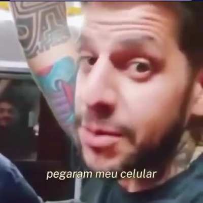 Quando tu ajuda alguém, e essa pessoa fica desconfiada de você