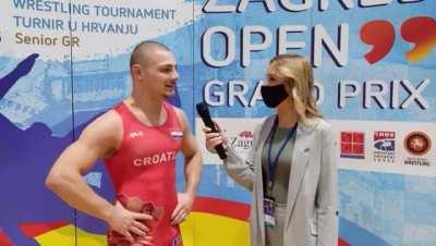 Nek se on zahvalio gledateljima