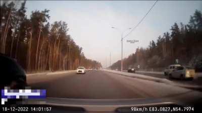 Aggressive Overtake On Ice, Turns Out, Ain't So Nice...