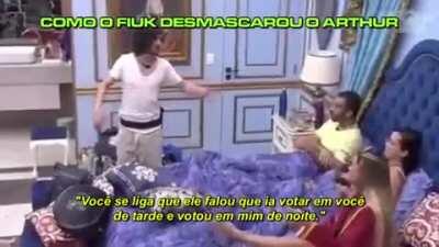 Flashbacks importantes para você que não está entendendo como começou a briga envolvendo o Gilberto e o Arthur.
