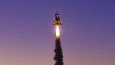 Новый год мчится