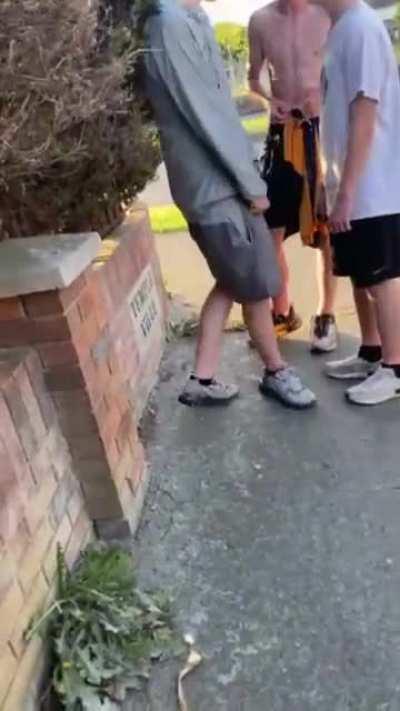 Fellah tried robbing from a ps4 from the house