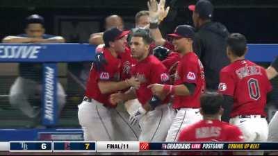 [Highlight] Steven Kwan wins the game on a sac fly as the throw home is way offline