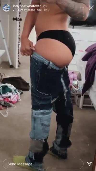 She showing off the yams😍