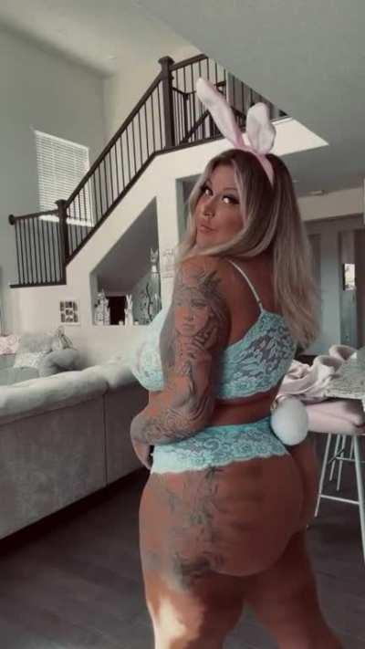 Big Booty Snow Bunny TattedUpBunny Booty Wiggle 🐰🍑