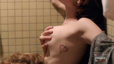 Orange Is The New Black: Yael Stone & Natasha Lyonne (s01e01) *AI ENHANCED*