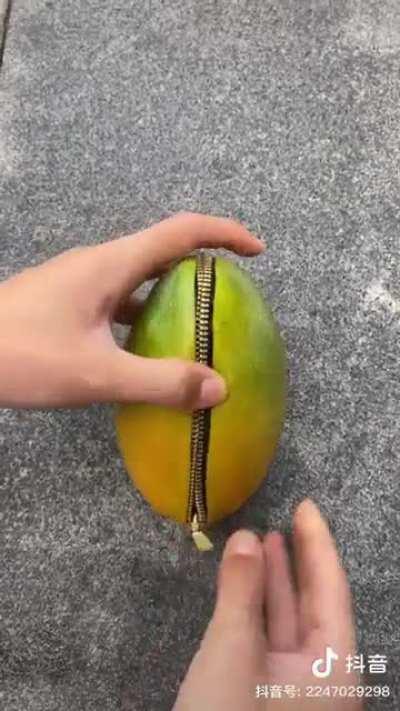 ooh what a cute little purse, where do I buy th…