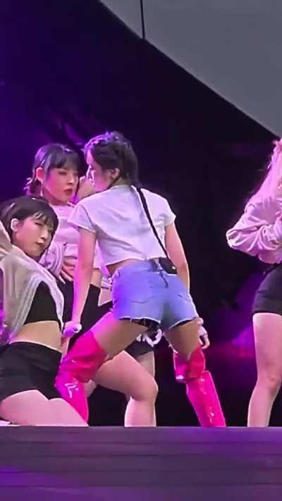 Mina the twerk Queen