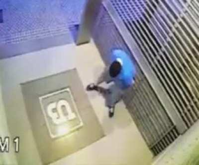 Shitting in the street [regret a 00:22]