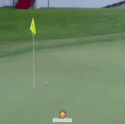 21 Savage gets a hole in one!!