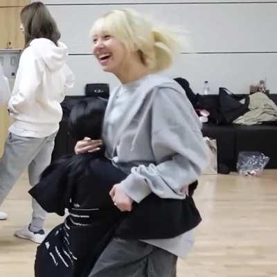 230327 - Chaeyoung and Mina practicing their formation but it just turns into them hugging