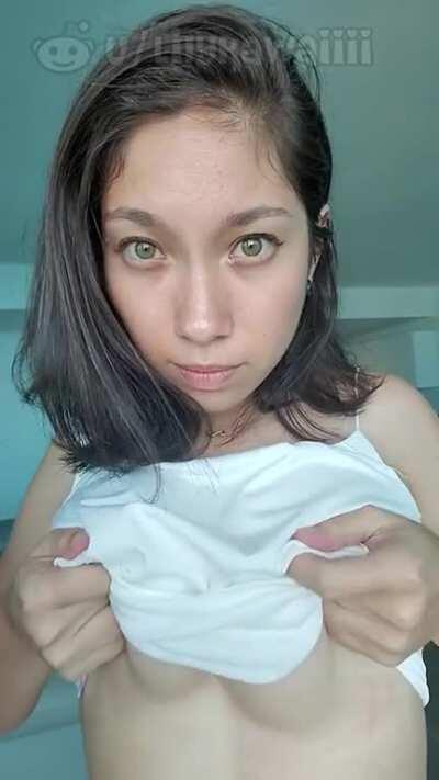 eyes or boobies? 🤪 [oc]