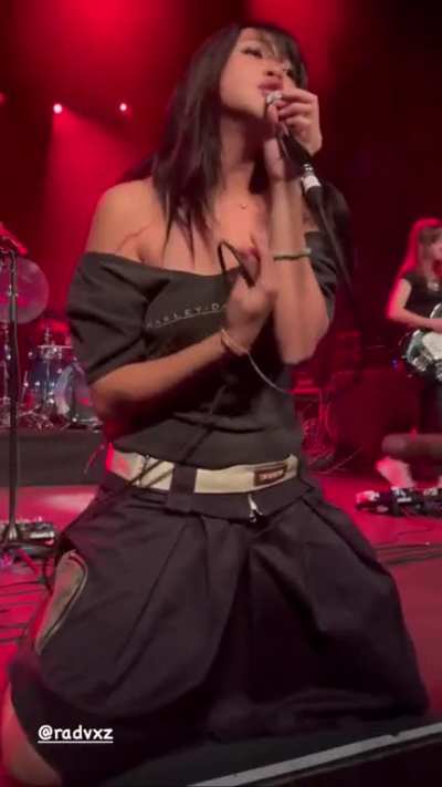 Sloppy on stage 😳