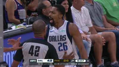 [Highlight] Spencer Dinwiddie pulls up and hits the shot from way downtown