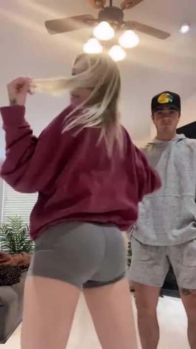 Yum 🤤 🐫🍑 @jordynjones