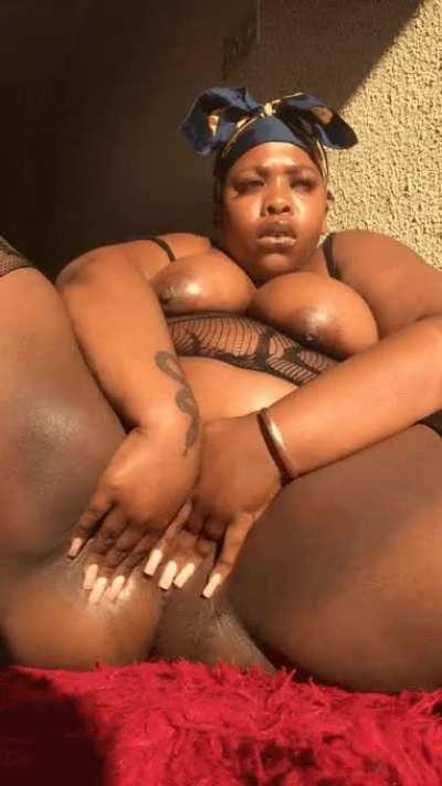 Subscribe to enjoy loads of FREE uploaded content and for a personal relationship with me ❤️ 🥰. Ask for a free sextape 🔥