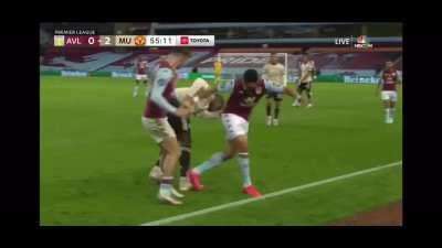 Pogba dribbling in tight space