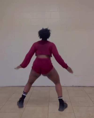 Up, down, side to side (@la__r3ina)