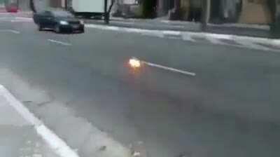 Jak keby mu za prdelou horelo