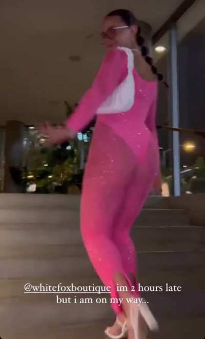 Spencer Barbosa jiggling boobs big booty pink white fox party outfit💝🍑🍒 2/2