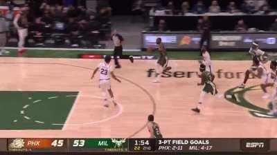 [Highlight] The Bucks with an absolutely magical fastbreak