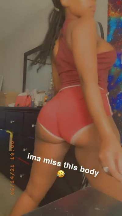 Wait til she turn around 🤯😍