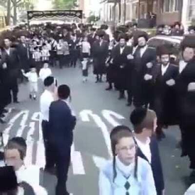 Sorry lads I didn’t post with out sound but...GOLDEN MEME!!!