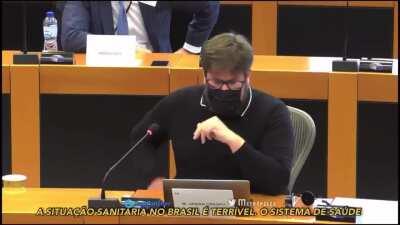 Já estamos virando o patinho feio lá fora; Gestão da pandemia pelo governo brasileiro é criticada no parlamento europeu. Deputados de diferentes países da Europa responsabilizaram o governo brasileiro pela má gestã oda pandemia.