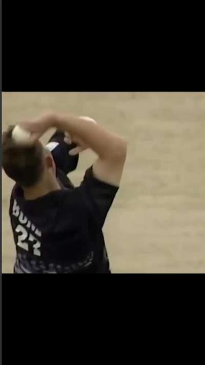 A furious yorker by Shane Bond to Gilchrist