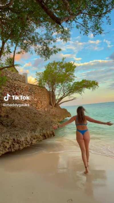 Love to watch her leave ;)