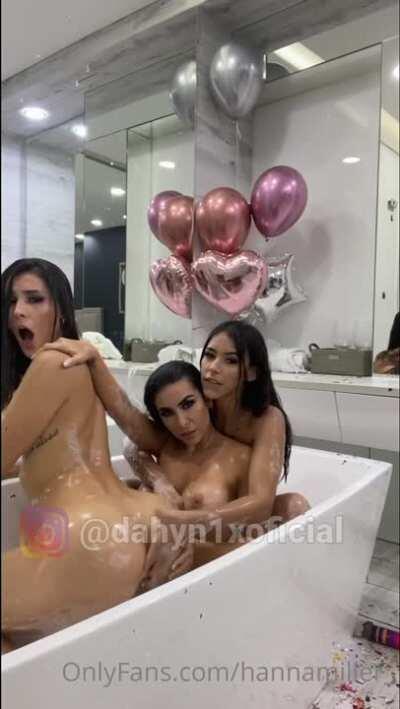 👇🏽 MORE OF HER CONTENT IN THE COMMENTS 😍😍