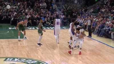 [Highlight] Jae Crowder puts some extra mustard on his screen to force an offensive foul on the Kelly Oubre hand-off