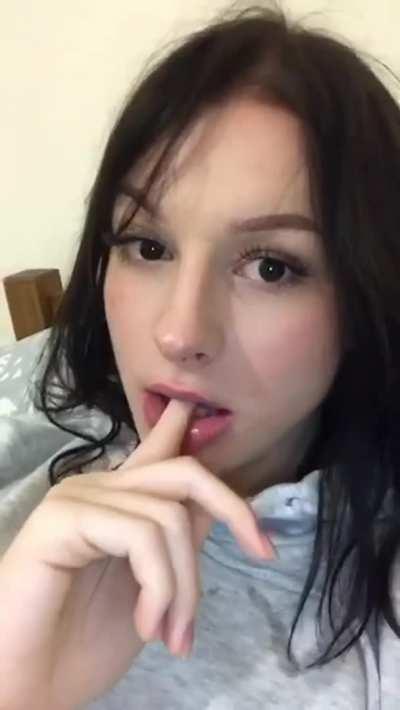 Can anyone ID this girl 😍?