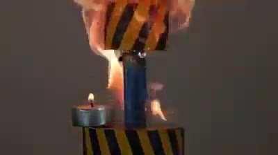 Разные предметы под гидравлическим прессом.