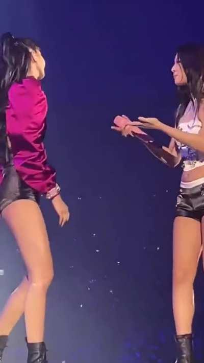 Blackpink - Lisa & Jennie