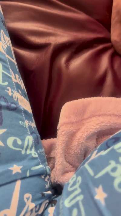 Looking for a younger guy willing to let me use him as my fart 💨 cushion. Is that you? 😈