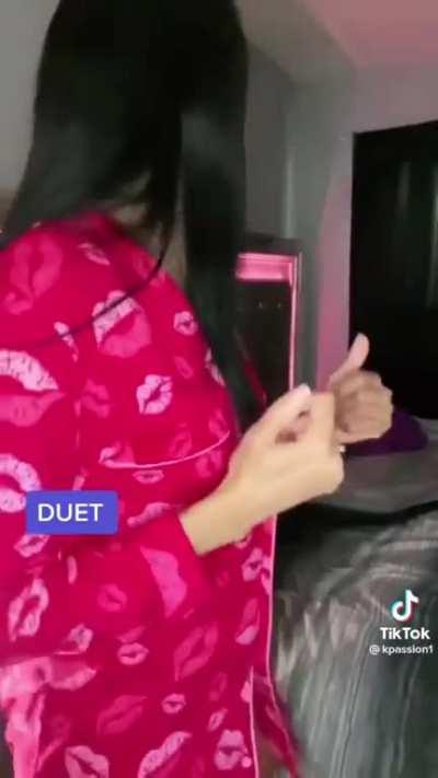 Skinny Girl Clapping Hard Comp.