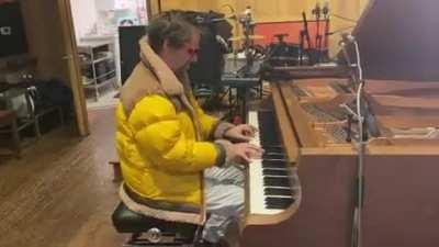 Muse are in a Studio