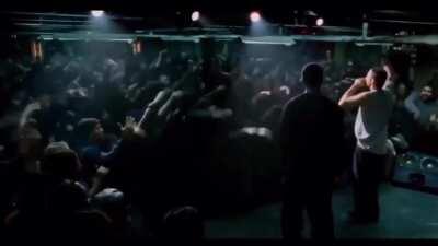 Emilem spåtar gödande meningar