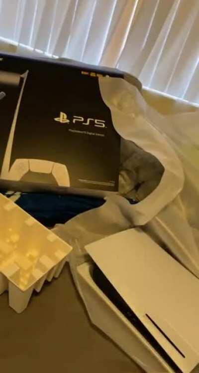 Literally SHAKING because PlayStation sent a Disc version instead! :D