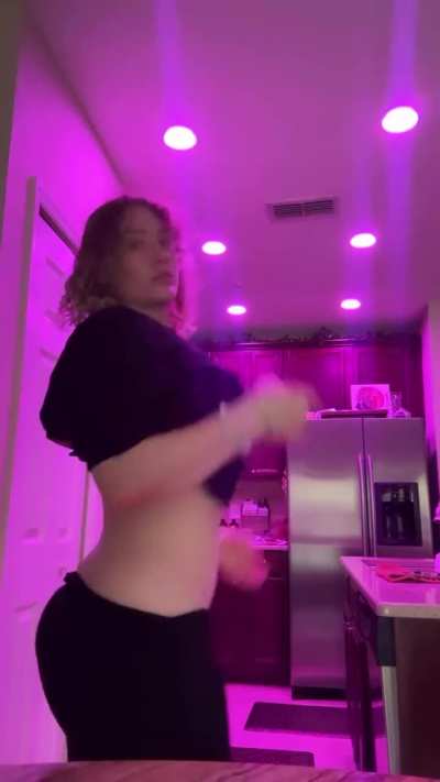 IG posted so sexy and love have slap her ass🥵😝🫠