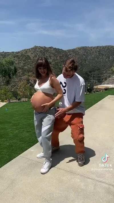 Heavily pregnant Riley Reid showing off her dance moves
