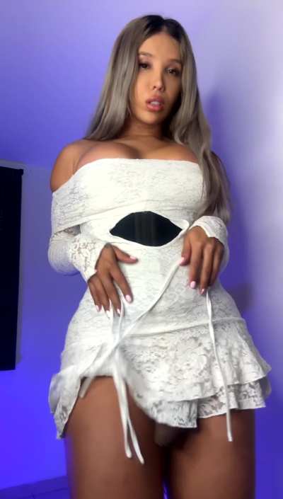 A hole full of cock makes me a happy girl