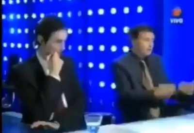 Cinismo: Actitud de la persona que miente con descaro y defiende o practica de forma descarada, impúdica y deshonesta algo que merece general desaprobación.