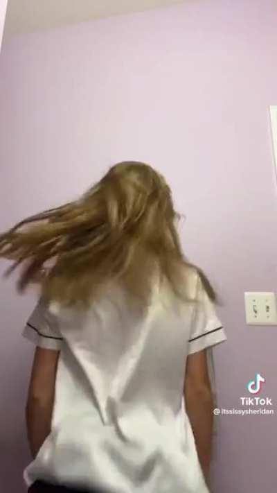 Look at that ass shake gawd damn