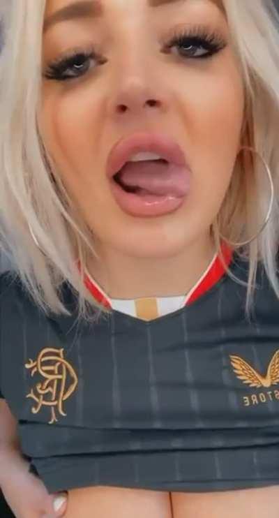 Big titted blonde 👅