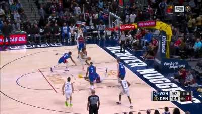 [Highlight] Aaron Gordon drops his man and throws it down.