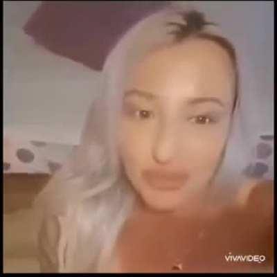 O rroditoare discuta cu un admin