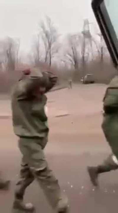 The occupiers surrender en masse. Nobody wants to die for the palaces of Putin and Kadyrov.